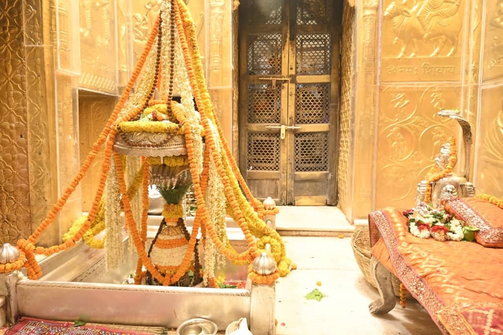 Shri Kashi Vishwanath Temple: A Sacred Pilgrimage Destination in Varanasi