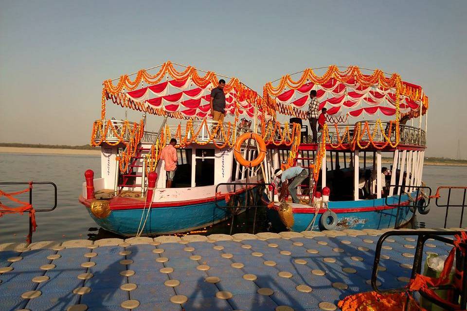 Book Surprise Anniversary Event Boat Decoration in Varanasi | Marriage Anniversary Special with Shivakashi Travels